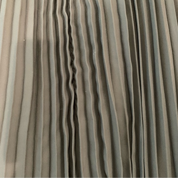 Pleated Blue evening gown - Picture 8 of 8